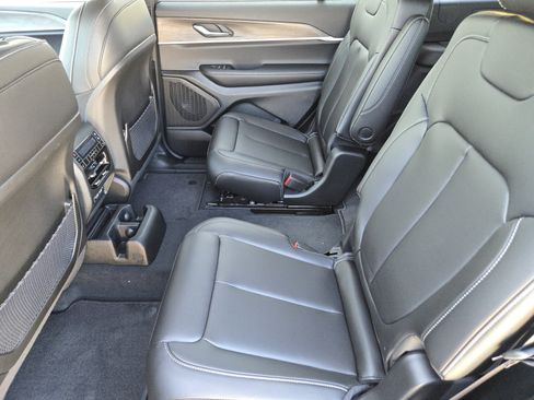 New 2025 Jeep Grand Cherokee L Limited w/ Black Appearance Package image 21