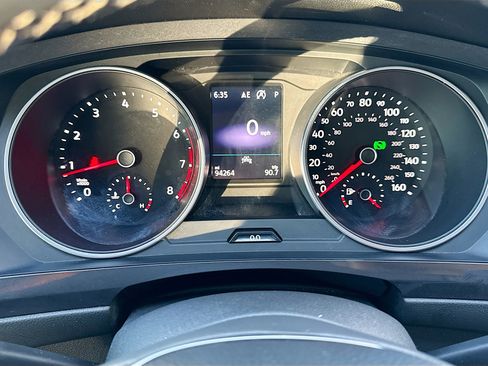 Used 2021 Volkswagen Tiguan SE w/ Panoramic Sunroof Package image 39