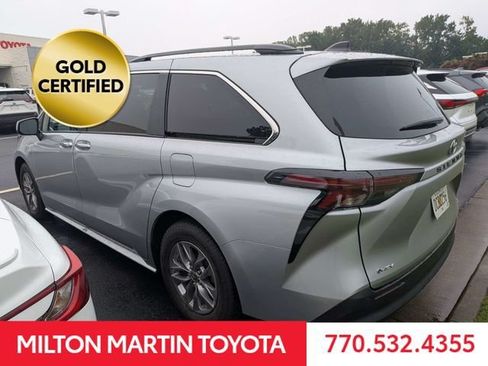Certified 2025 Toyota Sienna XLE FWD image 4