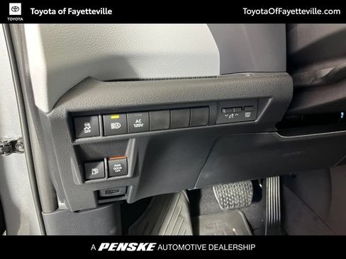 Used 2026 Toyota Sienna XSE FWD image 30