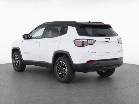 Used 2024 Jeep Compass Trailhawk AWD/4WD image 4