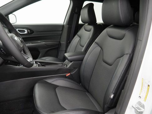 New 2026 Jeep Compass Latitude image 17