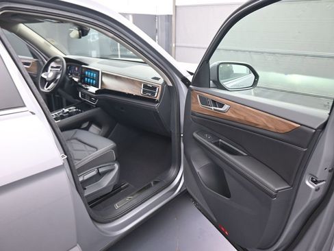 New 2026 Volkswagen Atlas SE image 43