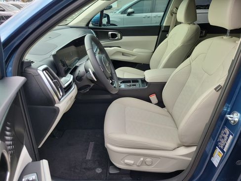 Certified 2025 Kia Sorento EX FWD image 22