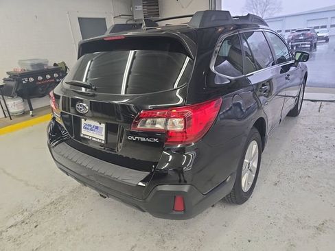 Used 2018 Subaru Outback 2.5i Premium image 5