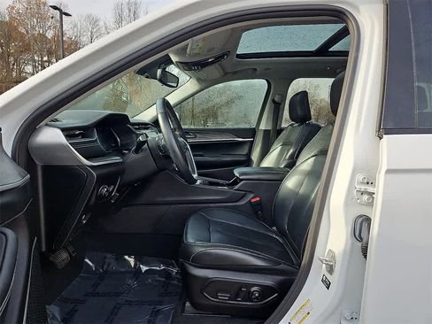 Used 2022 Jeep Grand Cherokee Limited image 13