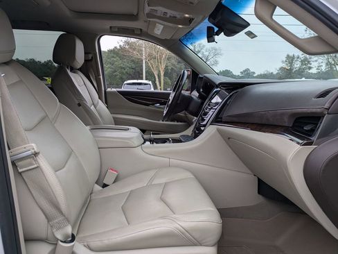 Used 2017 Cadillac Escalade Luxury image 33