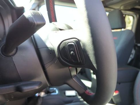 Certified 2024 Jeep Gladiator Rubicon w/ Technology Group image 15