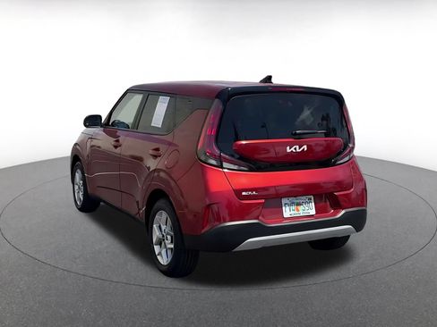 Used 2025 Kia Soul LX w/ LX Technology Package FWD image 11