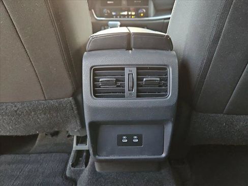 Used 2024 Nissan Rogue SV AWD/4WD image 16