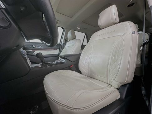 Used 2018 Ford Explorer Platinum AWD/4WD image 19