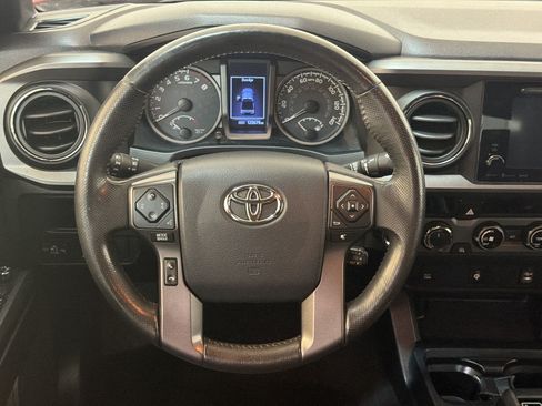 Used 2017 Toyota Tacoma TRD Sport w/ Tow Package (A/T) AWD/4WD image 11