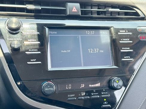 Used 2019 Toyota Camry SE FWD image 16