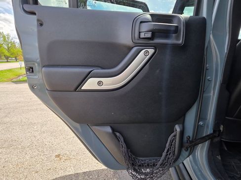 Used 2015 Jeep Wrangler Unlimited Rubicon image 22