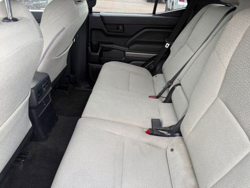 Used 2025 Toyota 4Runner SR5 AWD/4WD image 17