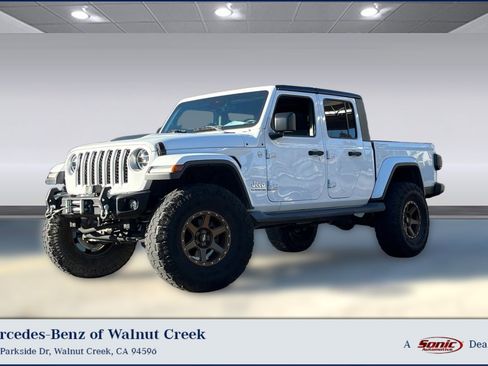 Used 2020 Jeep Gladiator Overland image 1