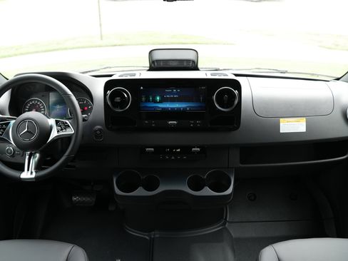 New 2025 Mercedes-Benz Sprinter 2500 image 16
