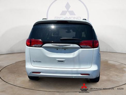 Used 2020 Chrysler Voyager Lxi FWD image 4