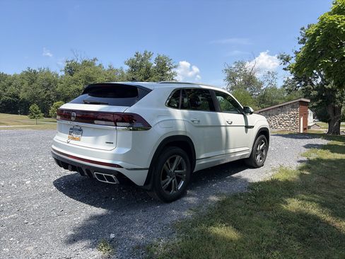 Used 2024 Volkswagen Atlas Cross Sport SEL R-Line AWD/4WD image 5