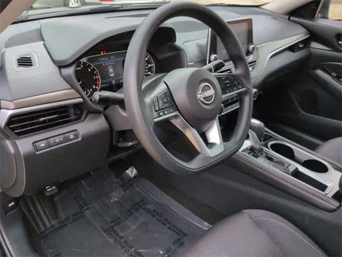 Used 2023 Nissan Altima 2.5 SV image 10