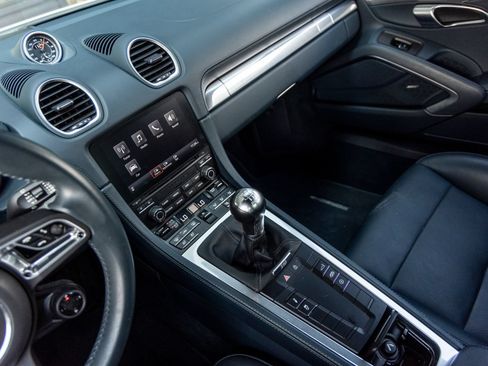 Certified 2024 Porsche 718 Cayman RWD image 33