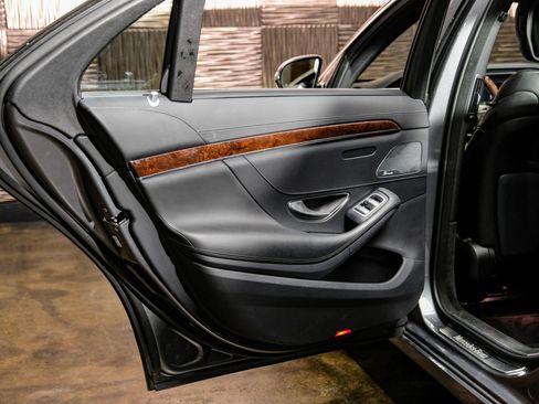 Used 2018 Mercedes-Benz S 560 4MATIC Sedan image 41
