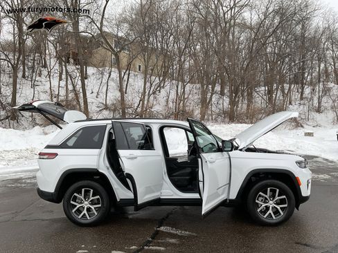 Used 2025 Jeep Grand Cherokee Limited image 38