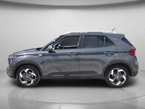 Used 2024 Hyundai Venue SEL FWD image 3
