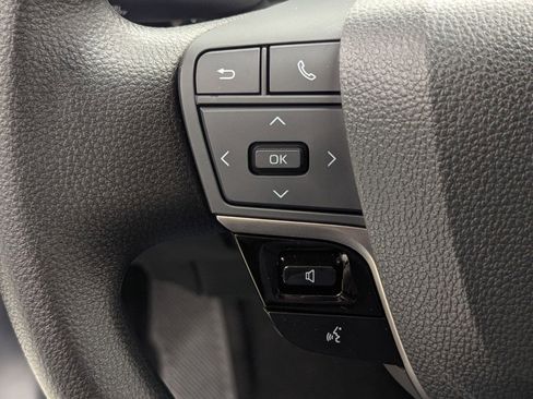 Used 2025 Toyota Camry LE w/ Convenience Package image 12