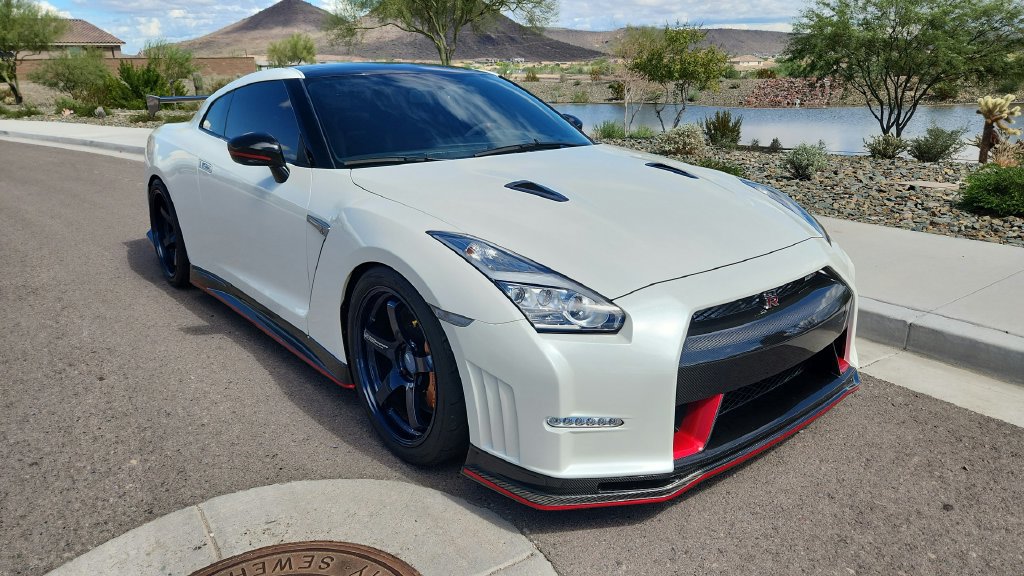 Used 2015 Nissan GT-R NISMO AWD/4WD image 5