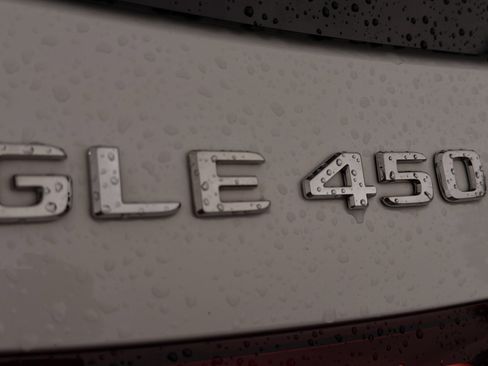Used 2024 Mercedes-Benz GLE 450e 4MATIC image 5