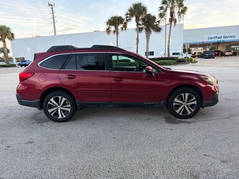 Used 2018 Subaru Outback 3.6R Limited AWD/4WD image 4