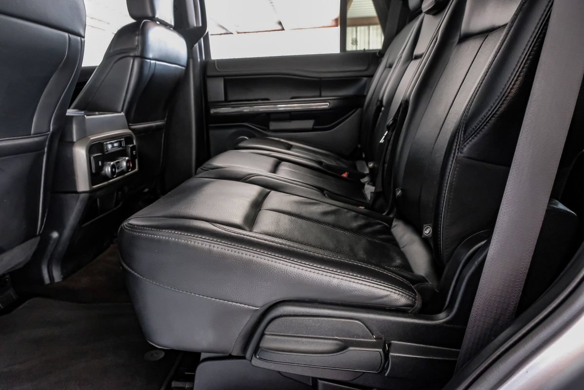 Used 2020 Ford Expedition XLT w/ Equipment Group 202A AWD/4WD image 38