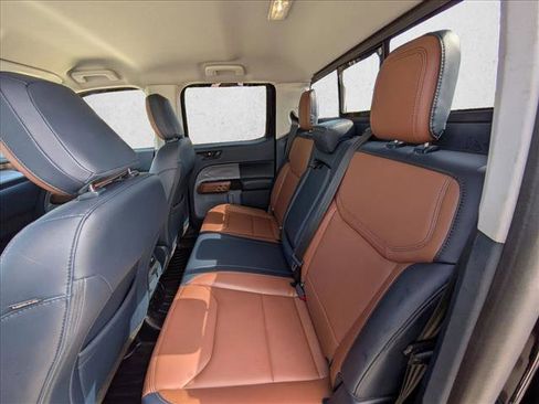 Used 2022 Ford Maverick Lariat w/ Lariat Luxury Package FWD image 16