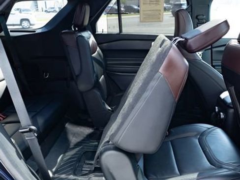 Used 2023 Ford Explorer Platinum w/ Technology Package image 28