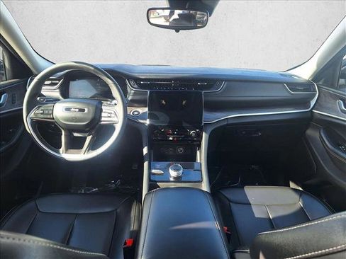 Used 2023 Jeep Grand Cherokee Limited image 16