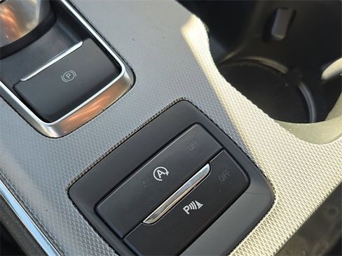 Used 2021 Ford Edge Titanium image 25