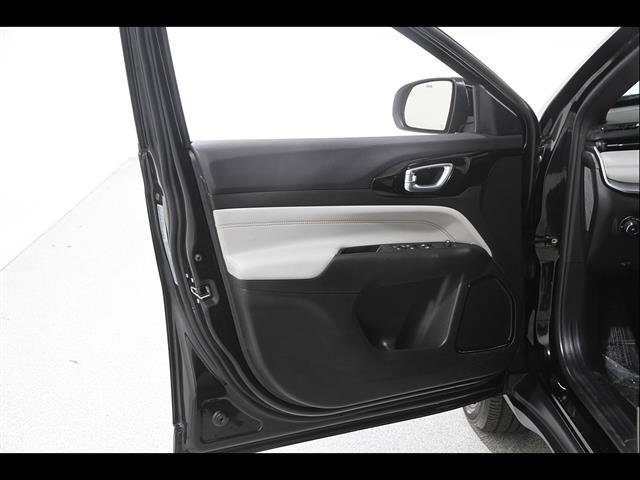 Used 2025 Jeep Compass Limited AWD/4WD image 4