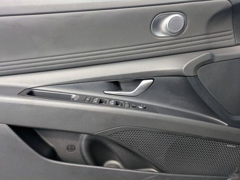 Used 2025 Hyundai Elantra Limited FWD image 8