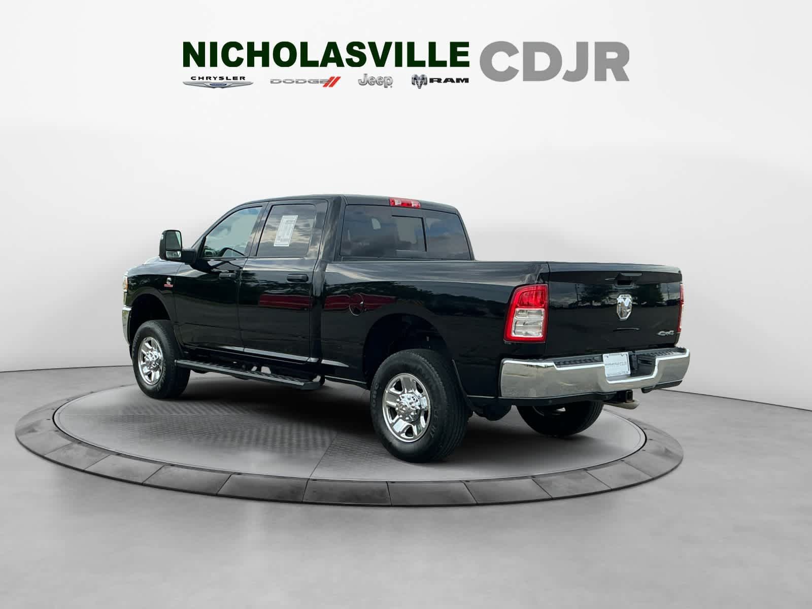 Used 2024 RAM 3500 Tradesman w/ Chrome Appearance Group AWD/4WD image 3