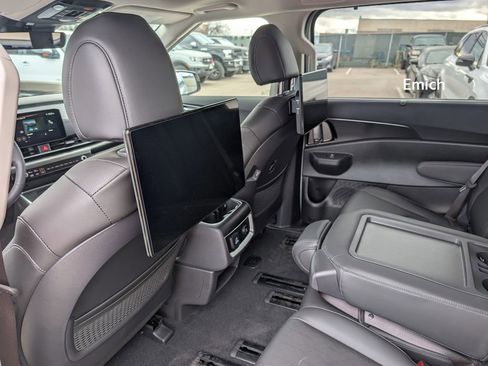 New 2025 Kia Carnival SX image 11