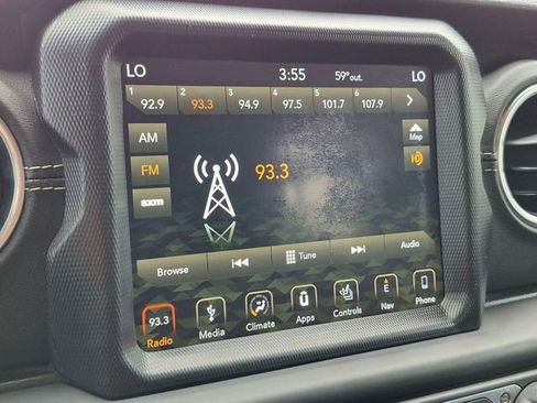Used 2018 Jeep Wrangler Unlimited Sahara AWD/4WD image 12