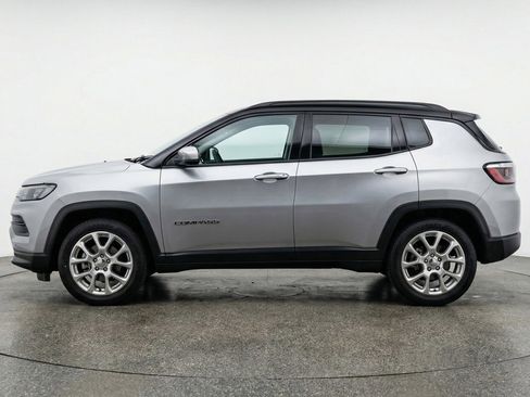 Used 2025 Jeep Compass Limited image 4