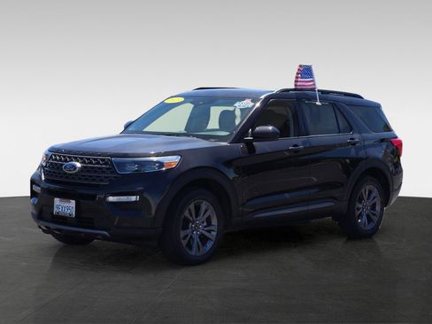 Used 2023 Ford Explorer XLT w/ Equipment Group 202A AWD/4WD image 7