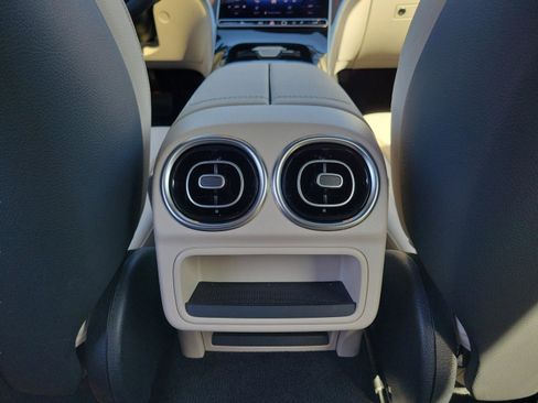 Certified 2025 Mercedes-Benz C 300 Sedan image 10