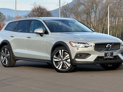 Used 2025 Volvo V60 B5 Cross Country Plus