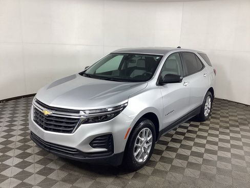 Used 2022 Chevrolet Equinox LS w/ LS Convenience Package image 5