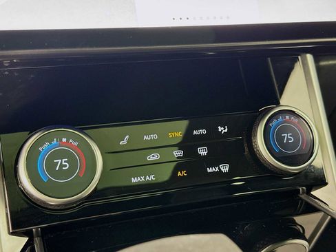 Used 2023 Land Rover Range Rover SE image 17