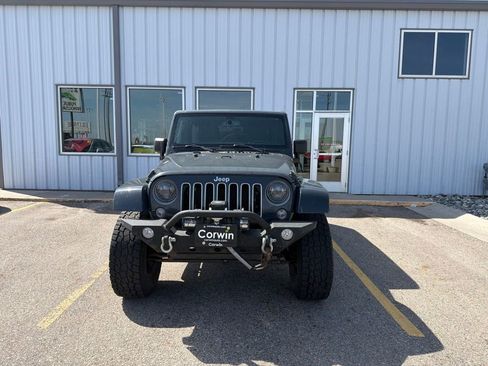Used 2018 Jeep Wrangler Unlimited Sahara w/ Connectivity Group AWD/4WD image 2