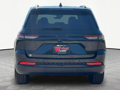 Used 2024 Jeep Grand Cherokee Altitude AWD/4WD image 13